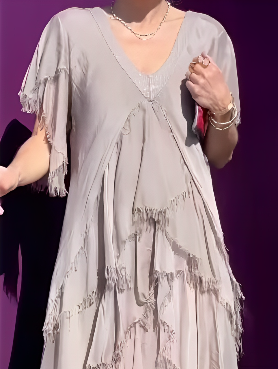 Luna Moda | Zwiewna sukienka maxi z artystycznym akcentem