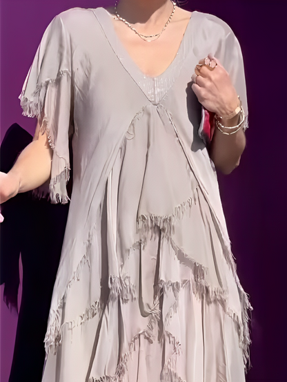 Luna Moda | Zwiewna sukienka maxi z artystycznym akcentem