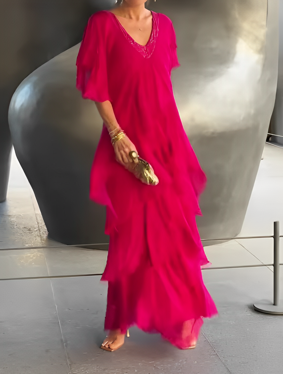 Luna Moda | Zwiewna sukienka maxi z artystycznym akcentem